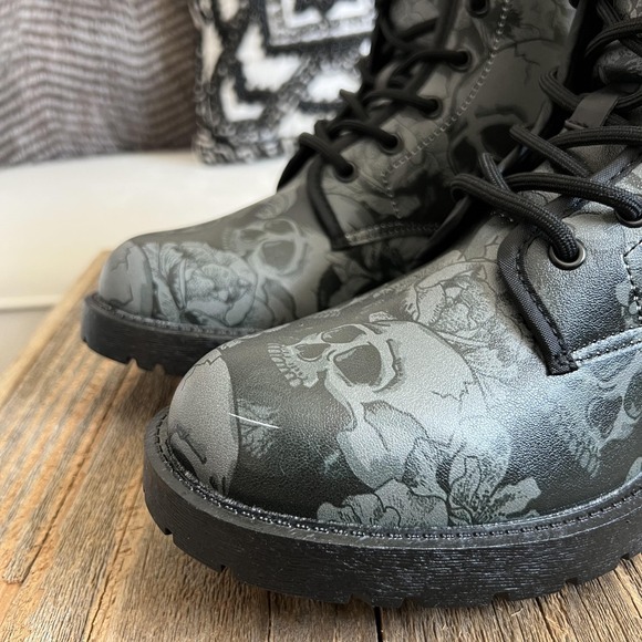 Black Skull Floral Combat Boots Womens 39 Goth Grunge Lace Up Lug Sole Punk - Picture 6 of 8